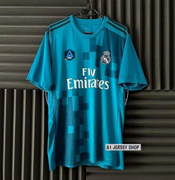 REAL MADRID 17-18 THIRD RETRO KIT - Image 1